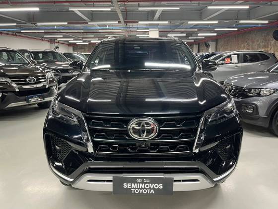 TOYOTA HILUX SW4 2.8 D-4D TURBO DIESEL SRX 7L 4X4 AUTOMÁTICO